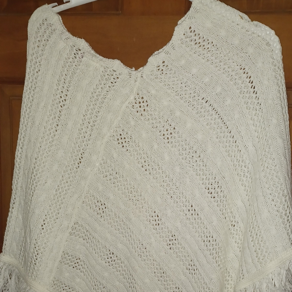 WOMENS PONCHO (SIZE M)
